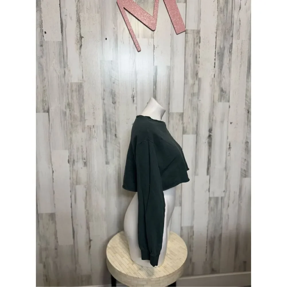 H&M Green cropped sweater size medium